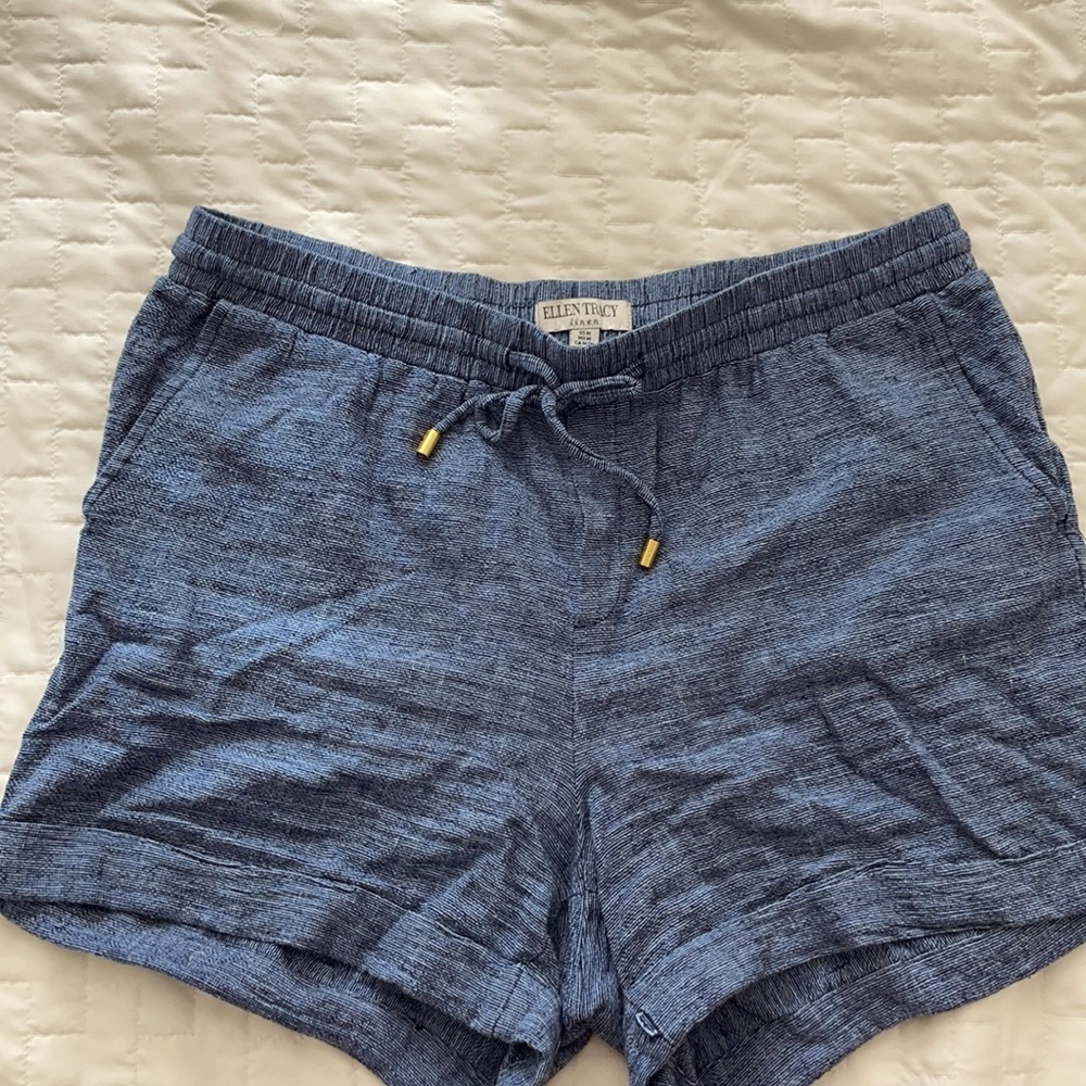 Women’s shorts. Size medium
